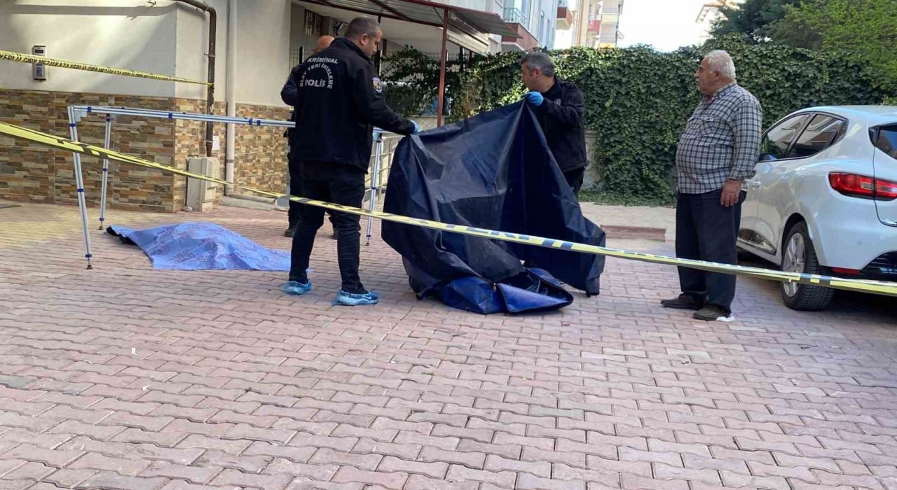 Evinin balkonundan düşen yaşlı kadın hayatını kaybetti
