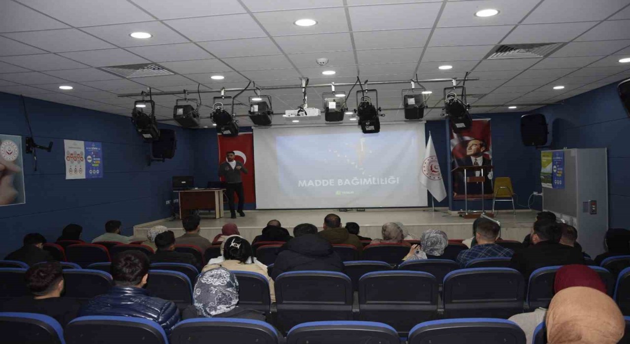 Evlenecek çiftlere Bağımlılıkla Mücadele eğitim verildi