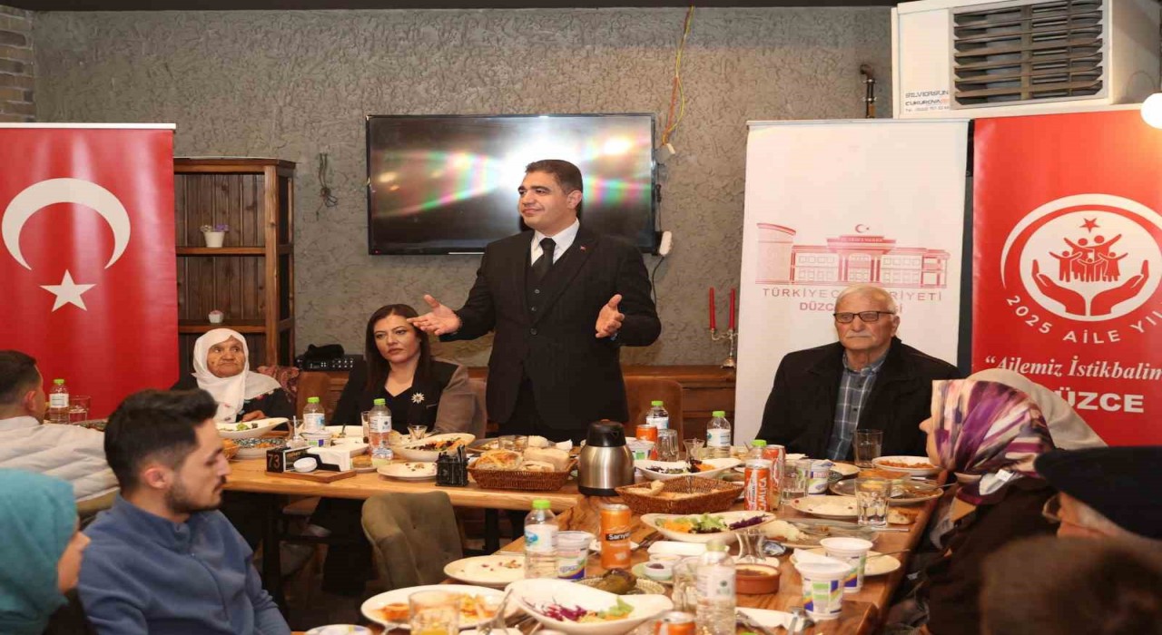 Evliliklerinde yarım asrı dolduranlar iftarda buluştu
