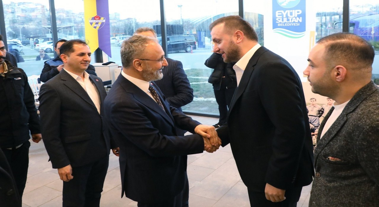 Eyüpsultan Belediyesi asırlık çınarı Eyüpsporu iftar sofrasında ağırladı