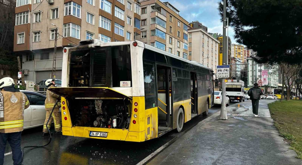Eyüpsultanda İETT otobüsünde korkutan yangın