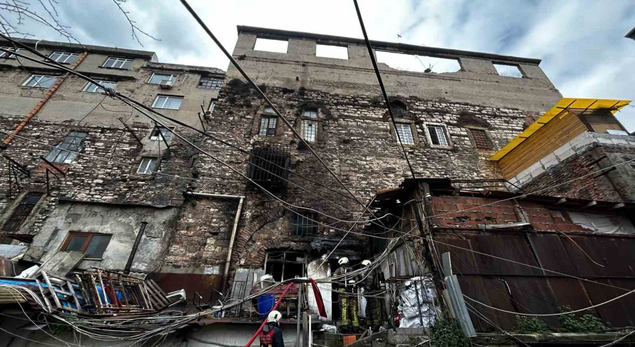 Fatihteki tarihi Nasuriye Handa yangın paniği