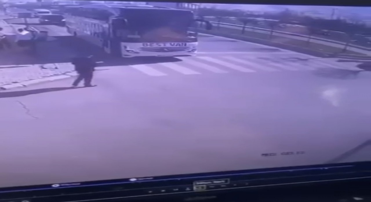 Feci kaza kamerada... Muşta yaşanan motosiklet kazasında 3 kişi yaralandı