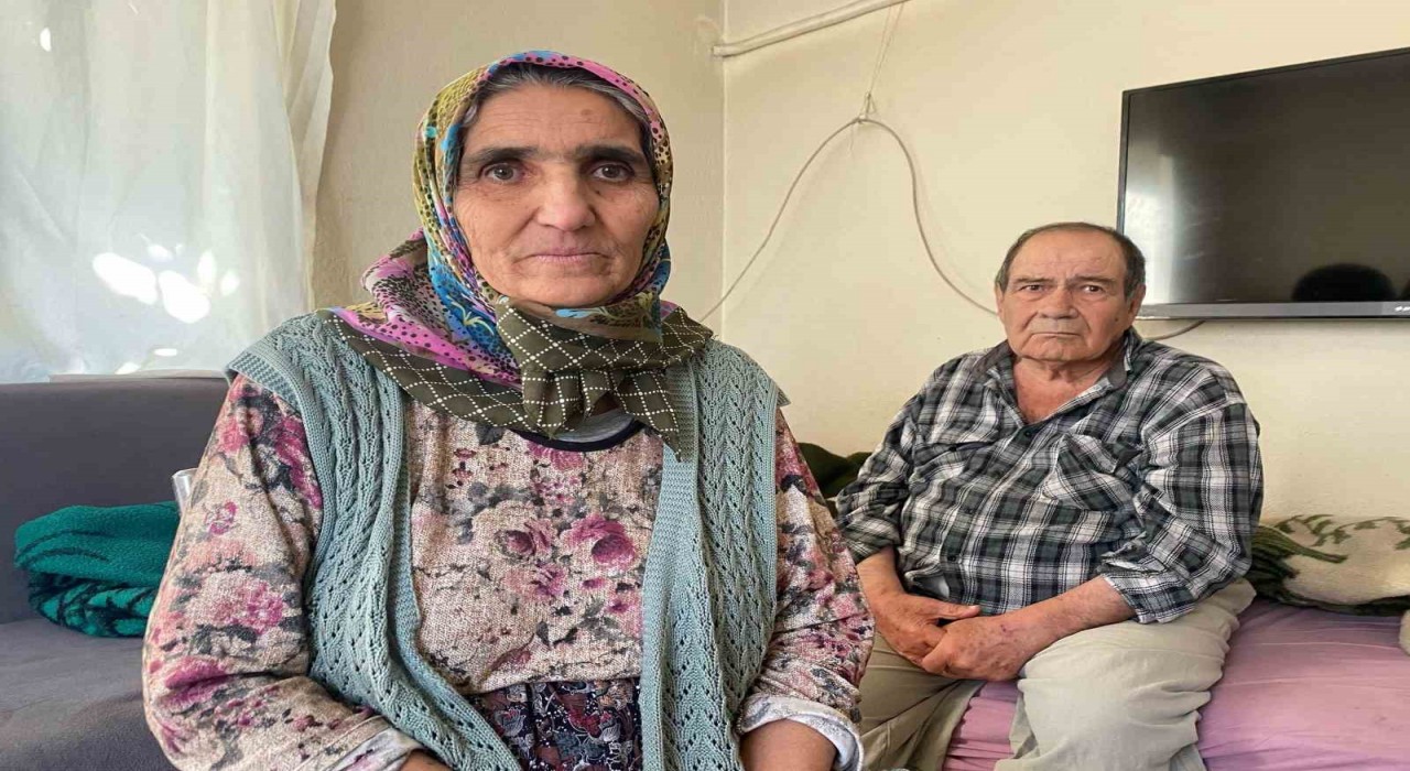 Felçli kocasını tıraş ederken görüntülenen kadın: Sadece iyi günde değil kötü günde de yanındayım