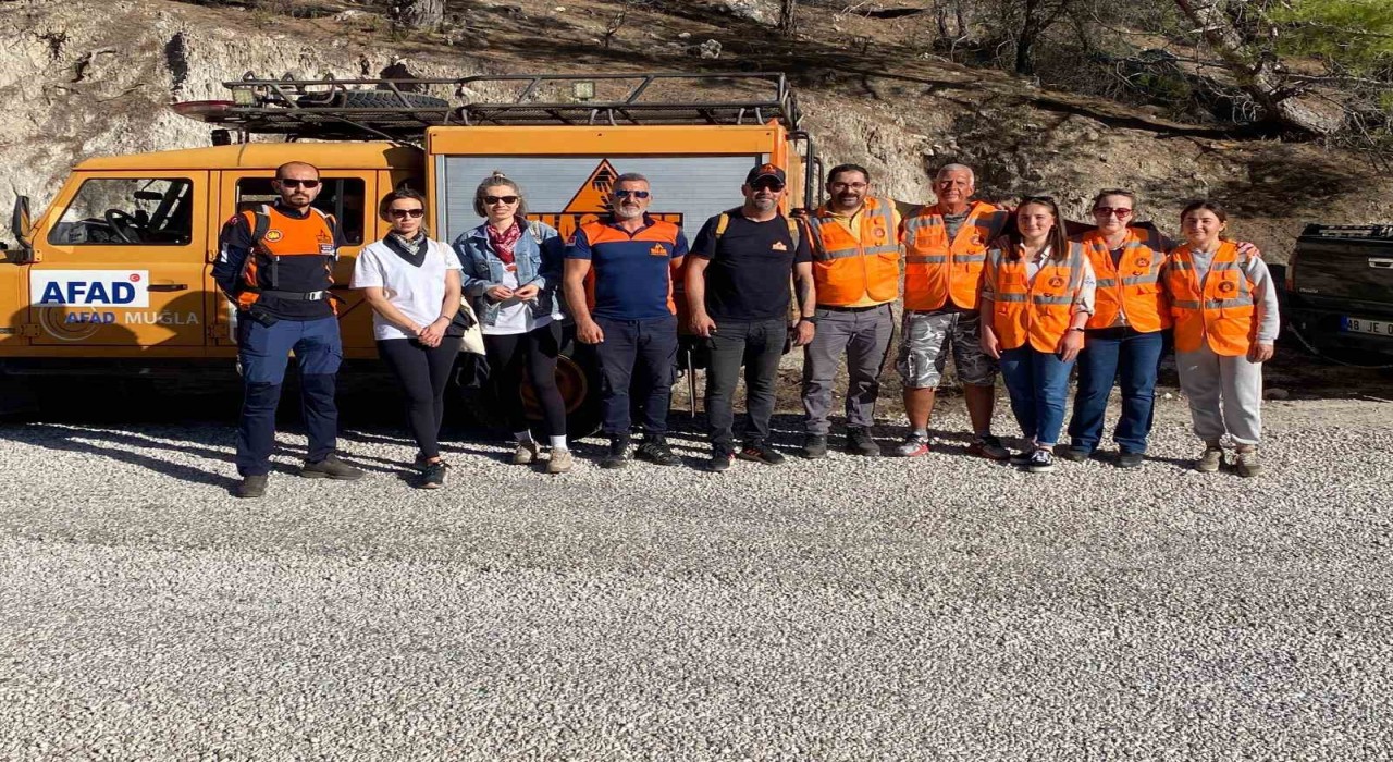 Fethiyede doğa yürüyüşünde kaybolan 2 kadın kurtarıldı