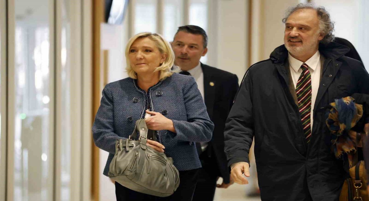 Fransada aşırı sağcı Le Pen yolsuzluktan suçlu bulundu, seçimlerde aday olamayacak