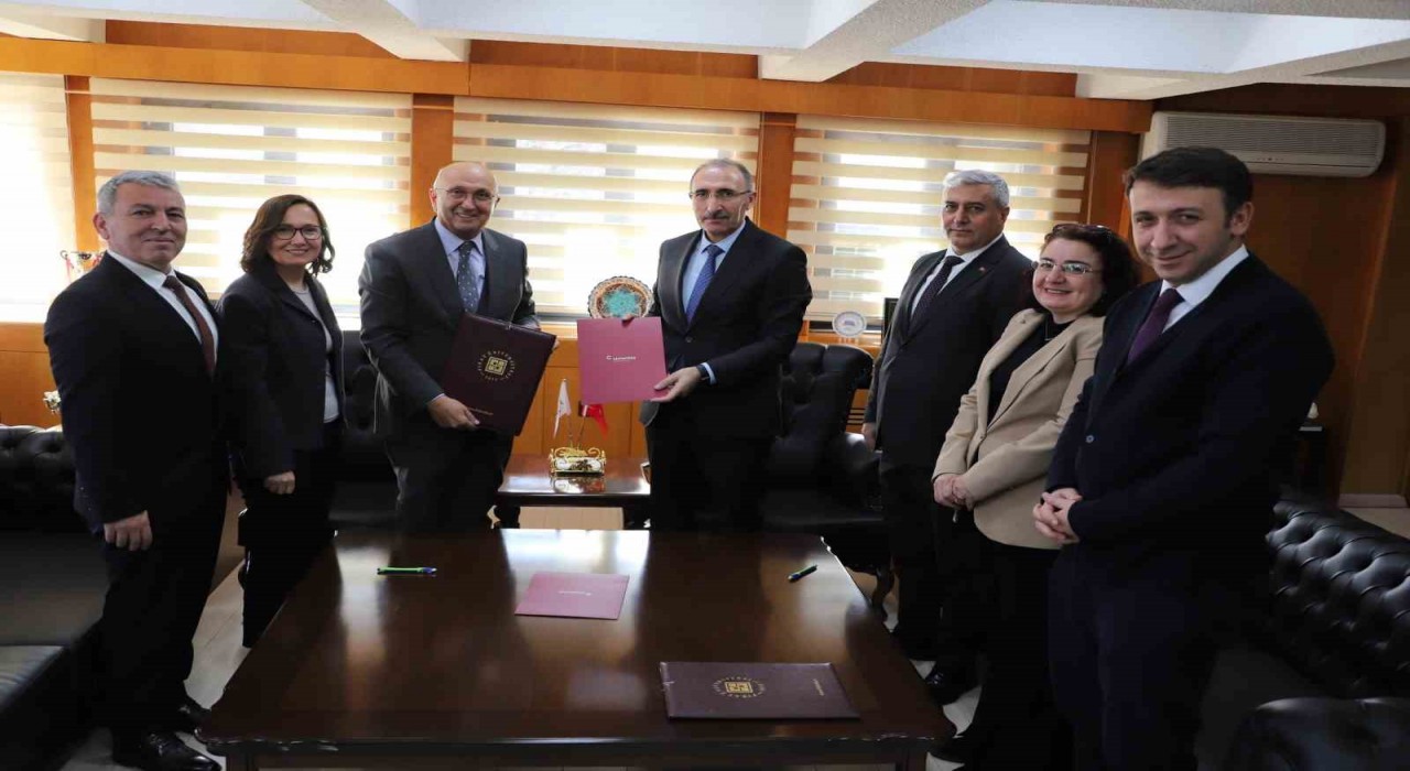 FÜ ve Çimentaş Elazığ fabrikası arasında sanayi iş birliği protokolü imzalandı