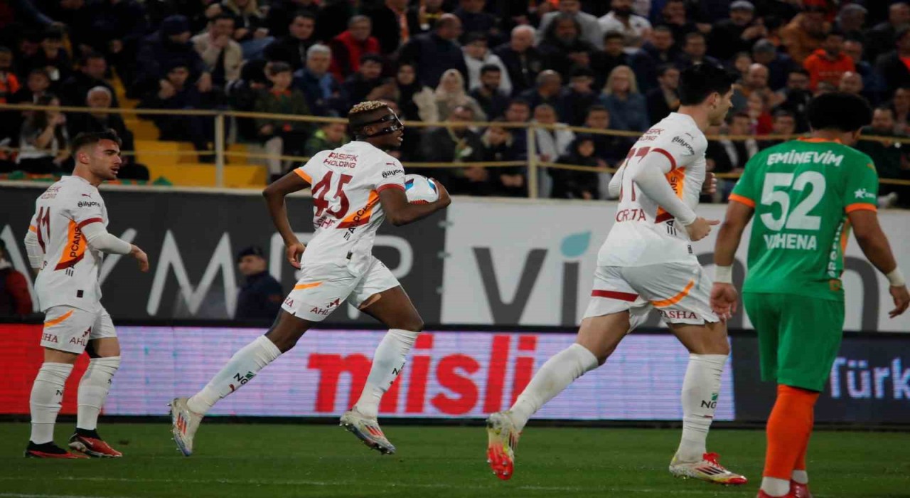 Galatasaray puan farkını 7ye çıkardı
