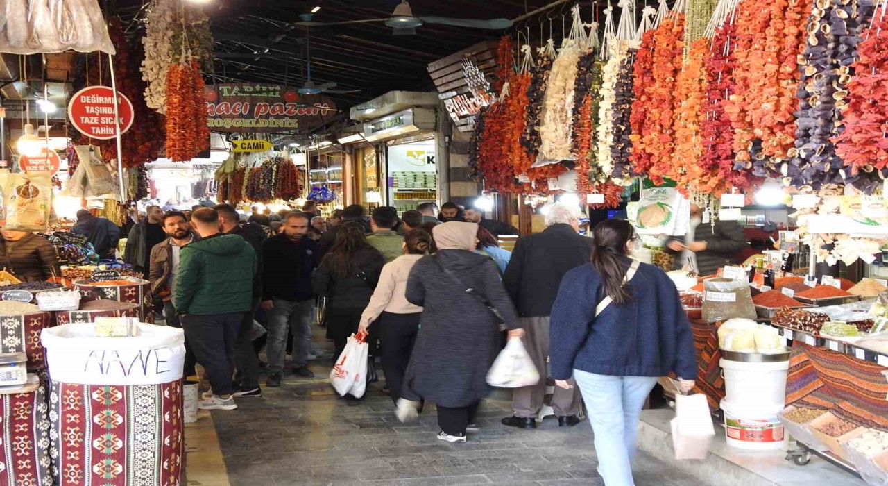 Gaziantepin tarihi çarşılarında bayram hareketliliği başladı