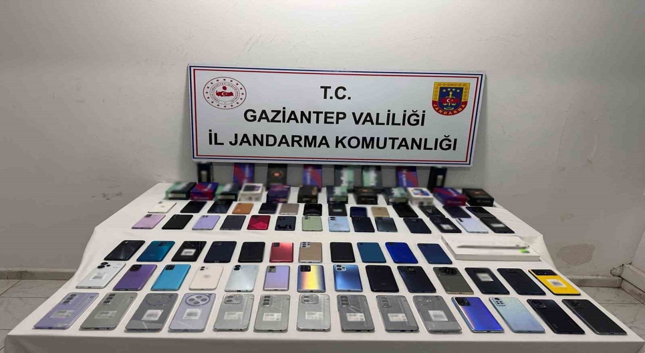 Gaziantepte 2 milyon TL değerinde kaçak telefon ele geçirildi: 2 gözaltı