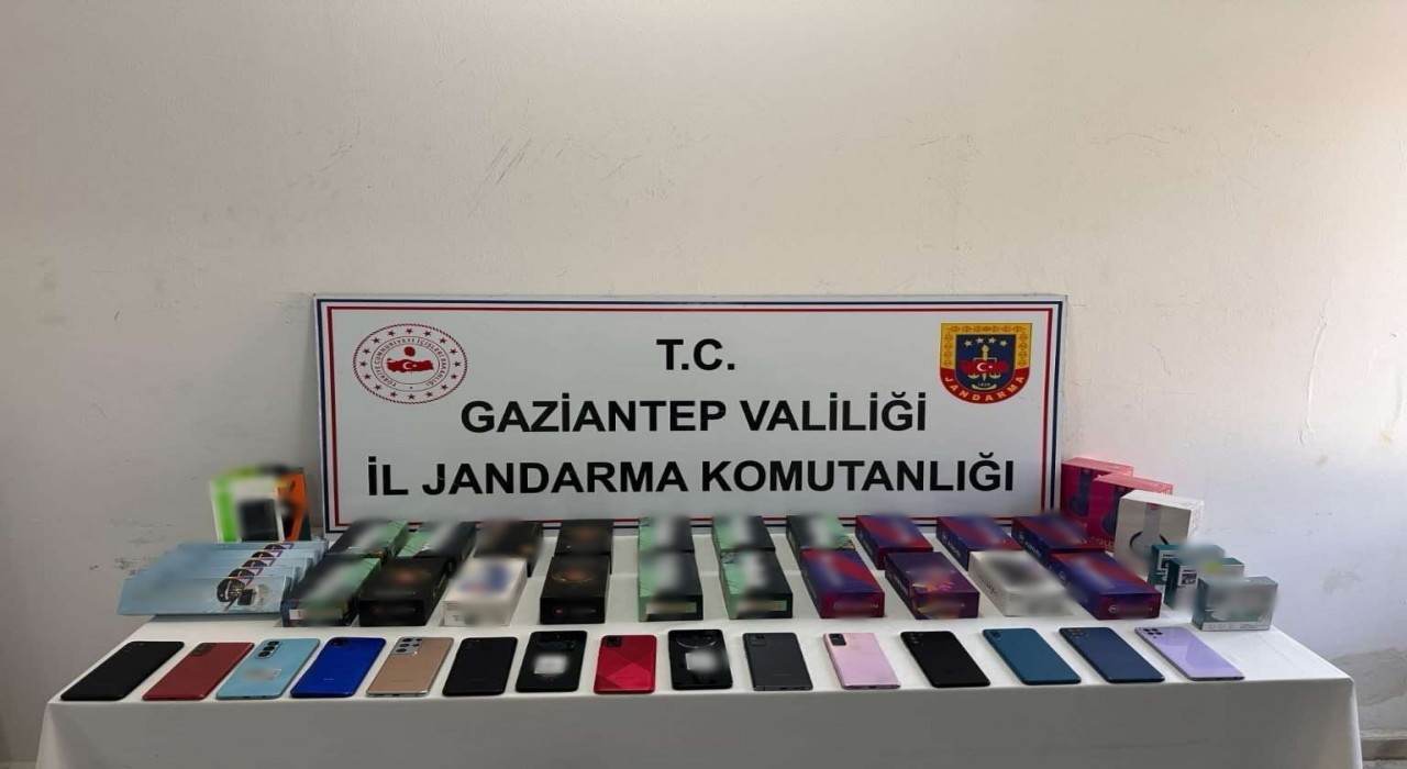 Gaziantepte 2 milyon TL değerinde kaçak telefon ve saat ele geçirildi: 2 gözaltı