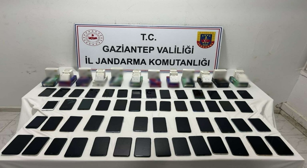 Gaziantepte 2,7 milyon TL değerinde kaçak telefon ele geçirildi: 2 gözaltı