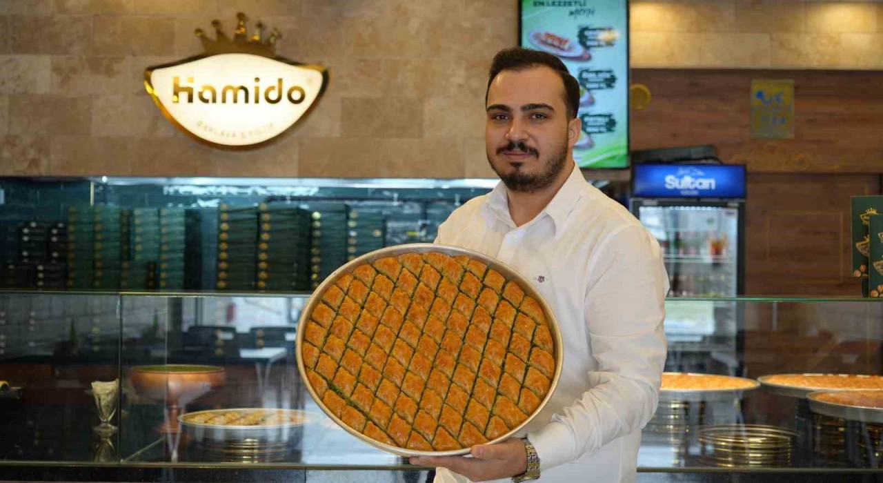 Gaziantepte baklavacıların yoğun bayram mesaisi başladı