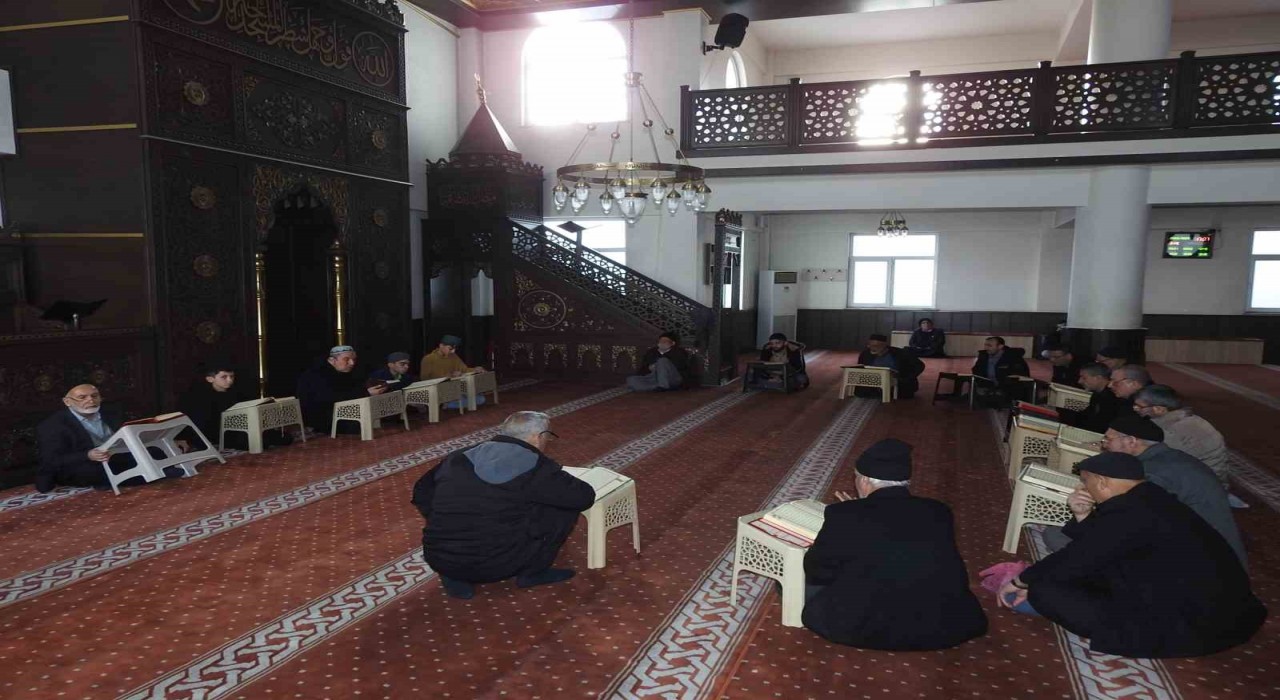 Gaziantepte camilerde mukabele geleneği yaşatılıyor