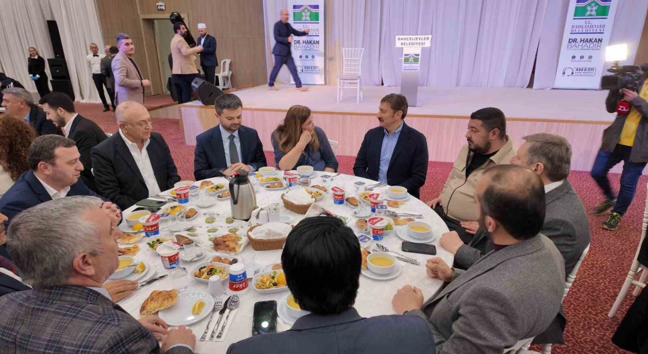 Gaziler, şehit yakınları ve STKlar Bahçelievler Belediyesinin iftarında bir araya geldi