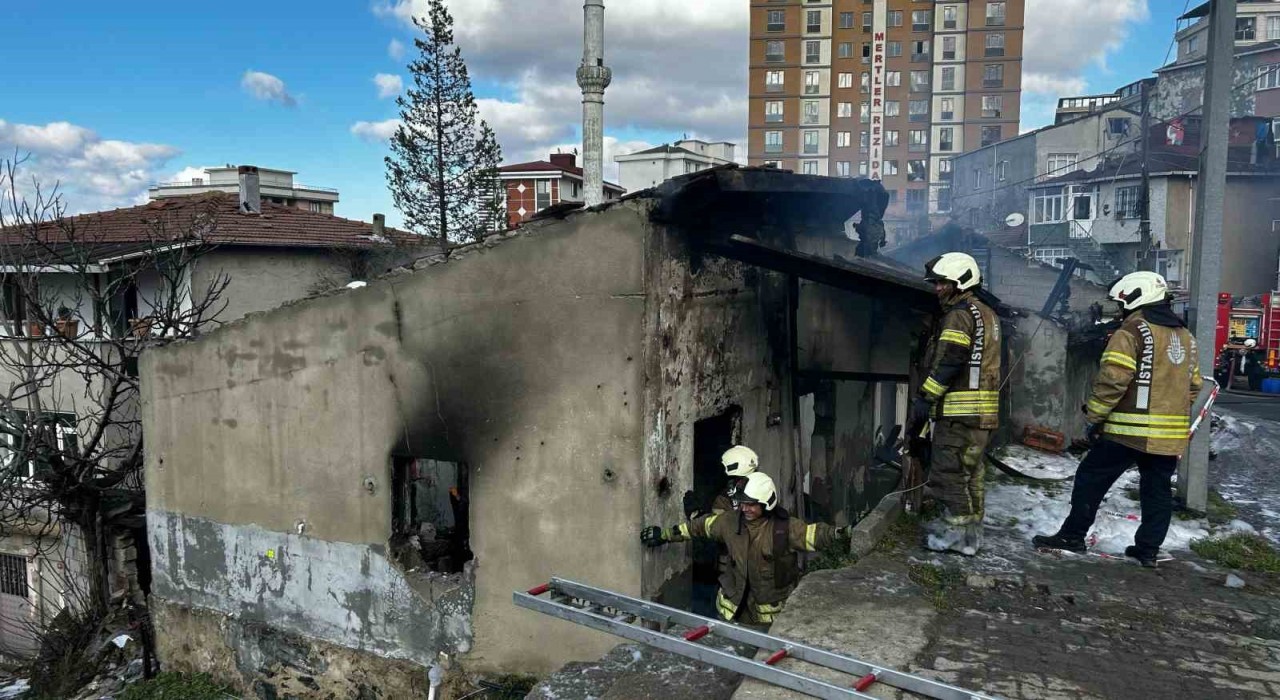 Gaziosmanpaşada boş evler kundaklanıyor iddiası