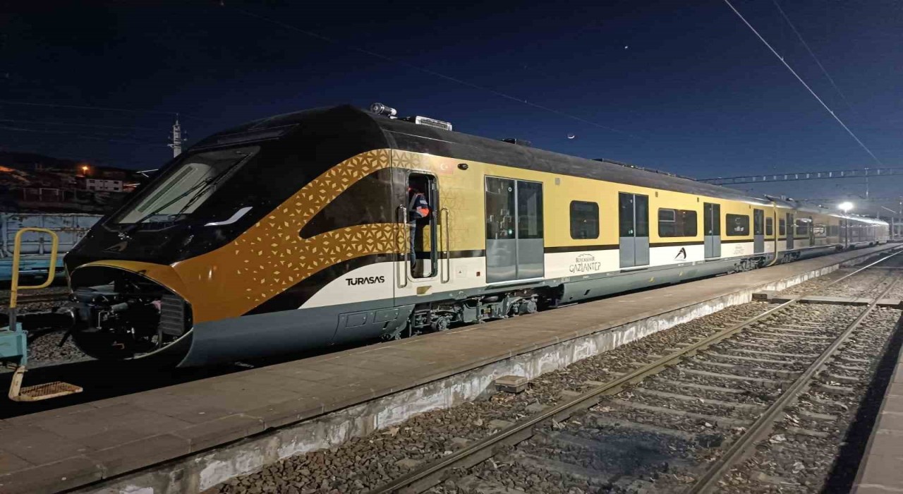 GAZİRAYa yerli ve milli güç: Yeni tren setleri yola çıktı