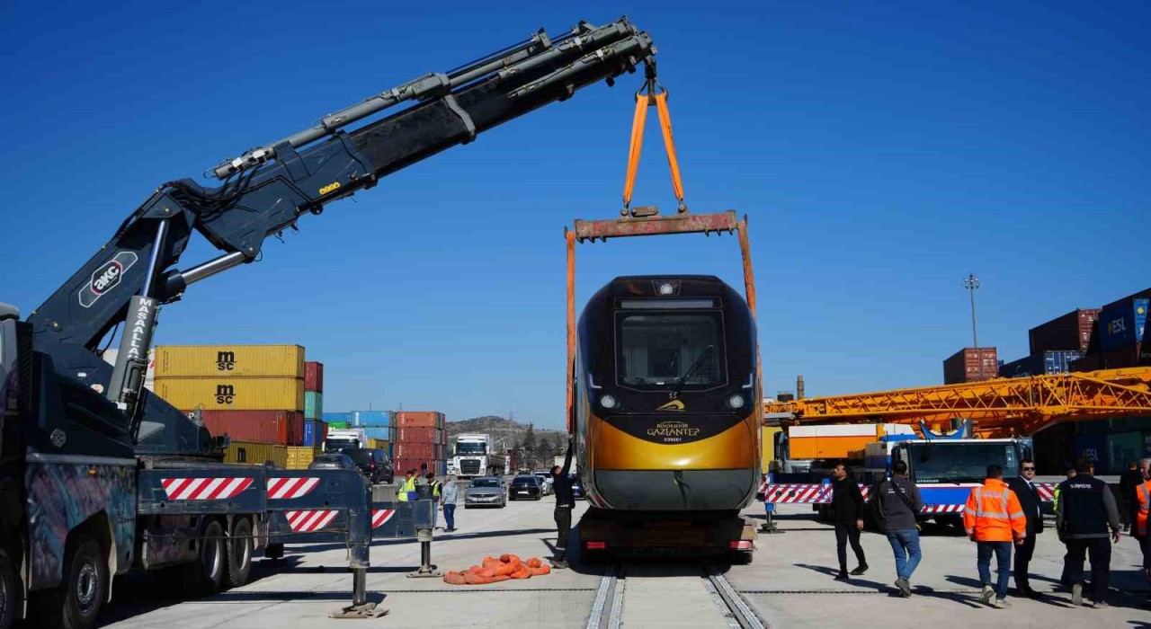 GAZİRAYda milli gurur: İlk yerli tren seti raylarda