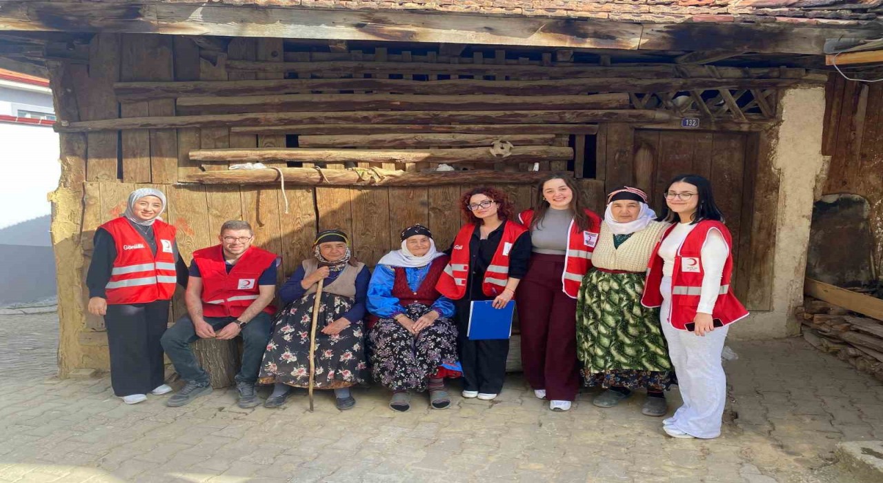 Gediz Genç Kızılay Gönüllüleri Ramazan ayında 500 aileye ulaştı