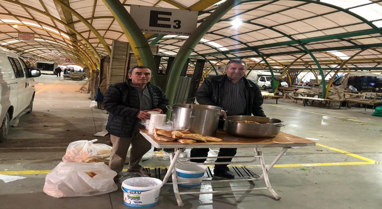 Gedizde hayırsever esnaftan iftar ikramı