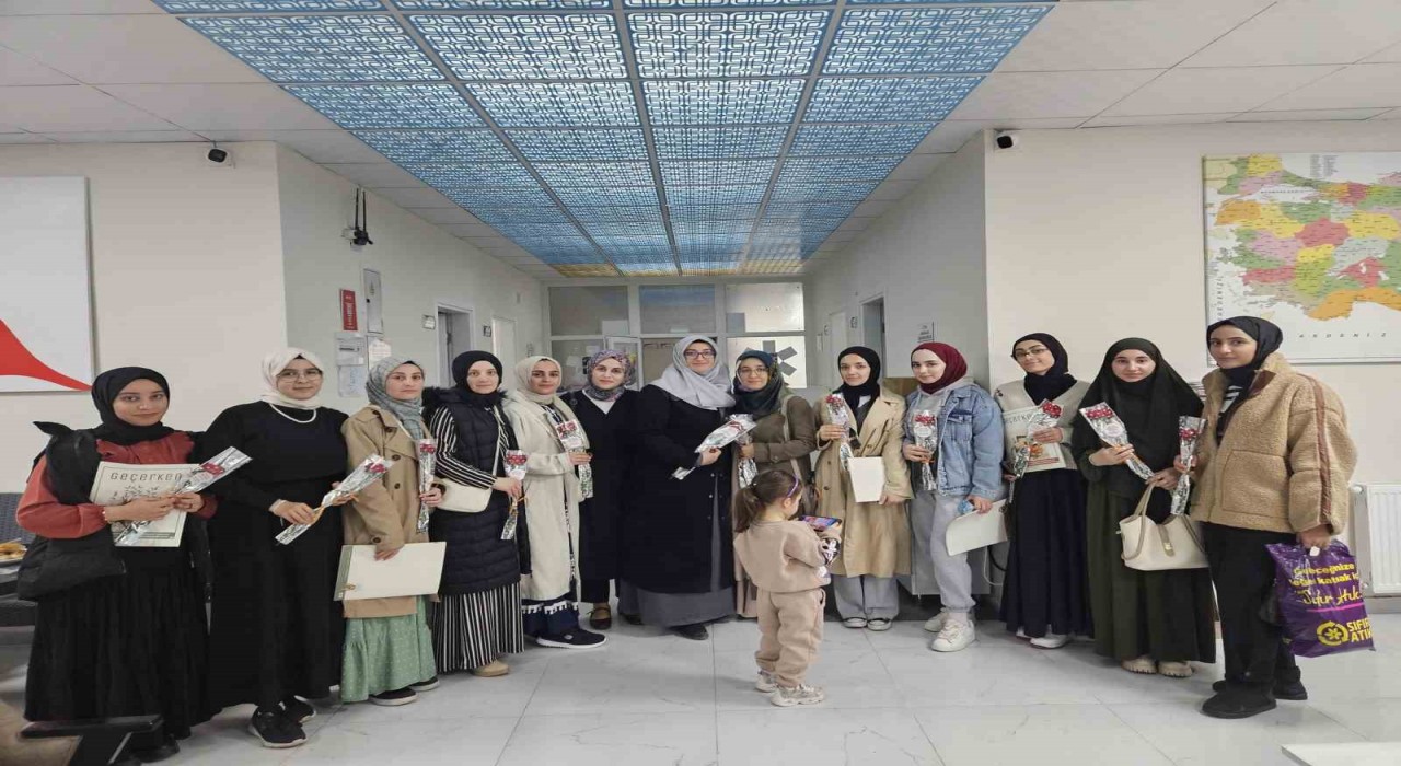 Gedizde üniversite öğrencileri şehit yakınları ile iftarda buluştu