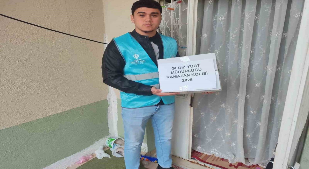 Gedizde üniversiteli öğrencilerden  örnek davranış