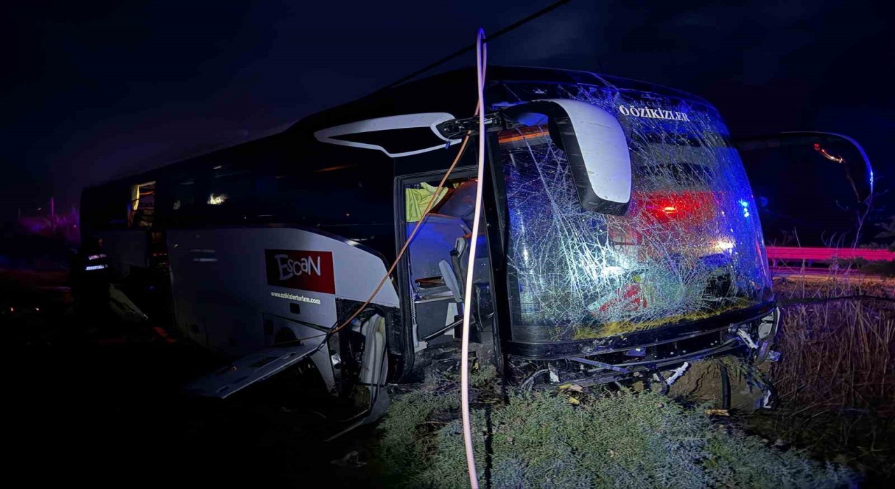 Geliboluda otobüs yoldan çıktı: 11 yaralı
