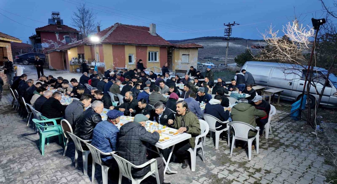 Gemiçli yörükler ve misafirleri iftarda bir araya geldi