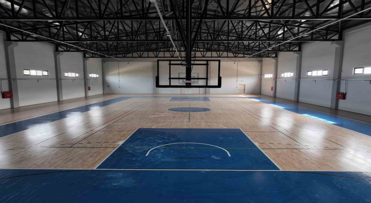 Gemlik Spor Salonu açılış için gün sayıyor