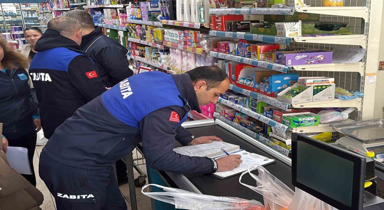 Gemlikte marketlere denetim: 25 tarihi geçmiş ürün tespit edildi