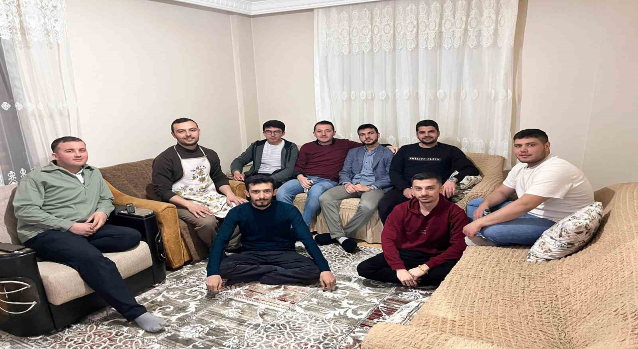 Gençler iftarda buluştu