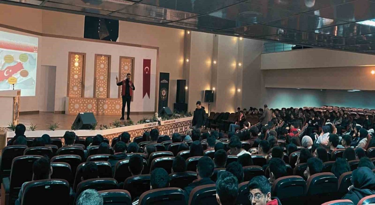 ‘Gençlik ve güvenli gelecek projesi kapsamında yapılan bilgilendirme seminerlerine devam ediliyor