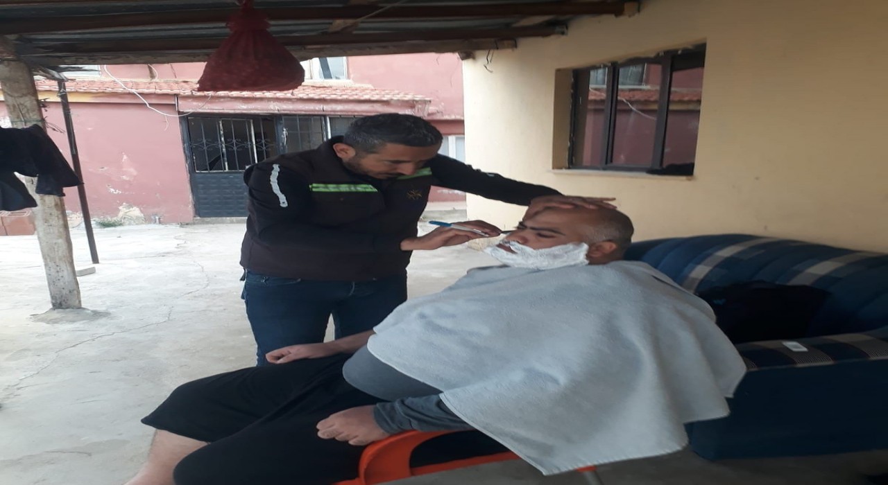 Germencik Belediyesinden yaşlı ve engellilere bayram tıraşı