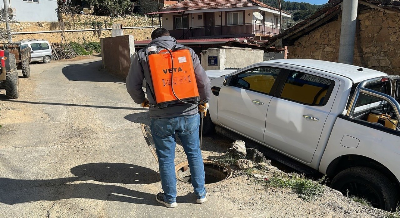 Germencikte her köşe ilaçlanıyor