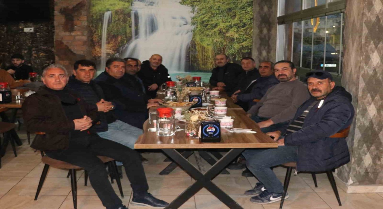 Gevaş Lisesinin mezunları iftarda buluştu