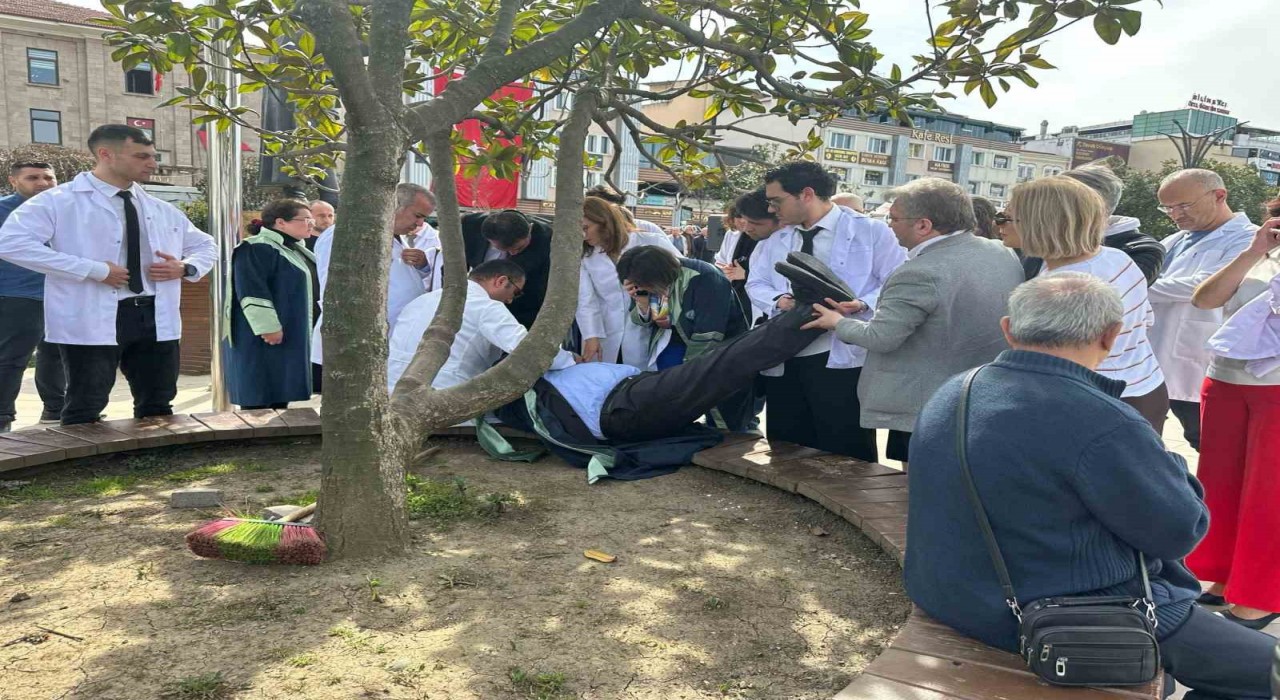 Giresunda 14 Mart Tıp Bayramı töreninde Tıp Fakültesi Dekanı Ağar baygınlık geçirdi