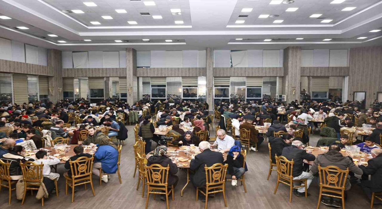 Gölbaşı Belediyesi, 11 ayın sultanı Ramazanda iftar sofrası düzenliyor