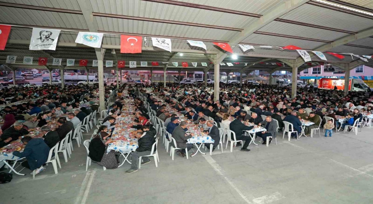 Gölmarmarada 2 bin kişilik iftar sofrası