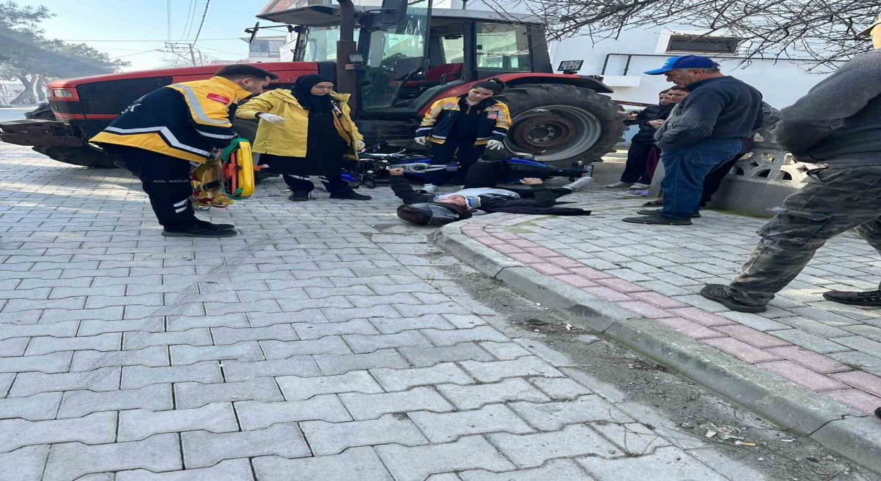 Gönende traktör ile motosiklet çarpıştı: 1 Yaralı