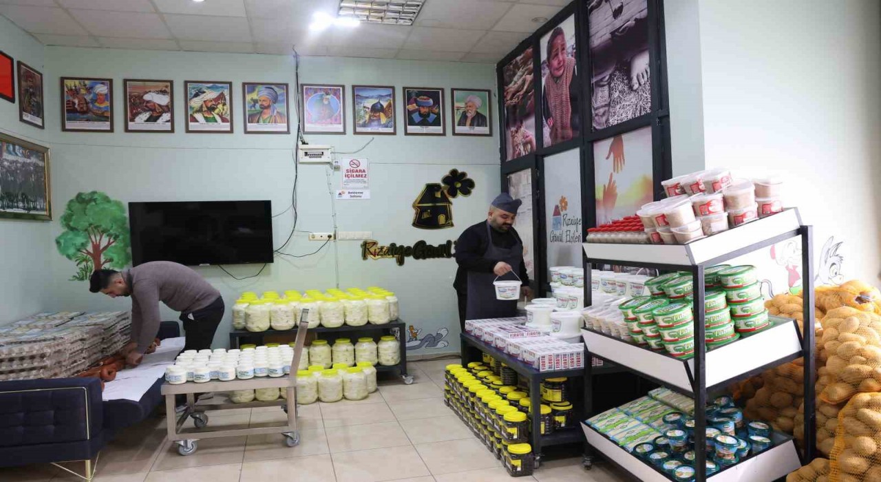 Gönül elçilerinden Ramazan ayında yaşlı ve kimsesizlere sahur ile iftar desteği
