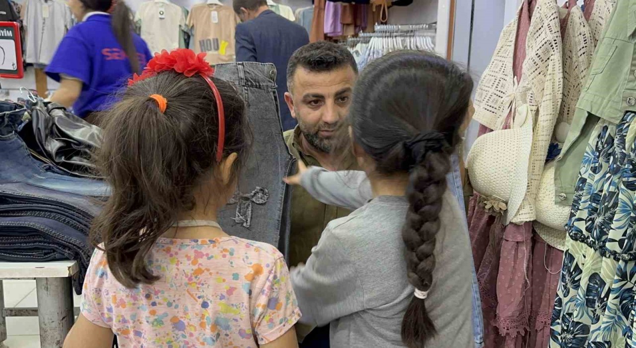 Gönüllü öğretmenler 800 depremzede ve yetim çocuğa bayram sevinci yaşattı