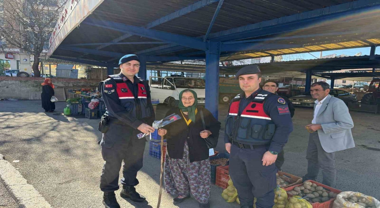Gördeste jandarma ekipleri şehit annelerini unutmadı