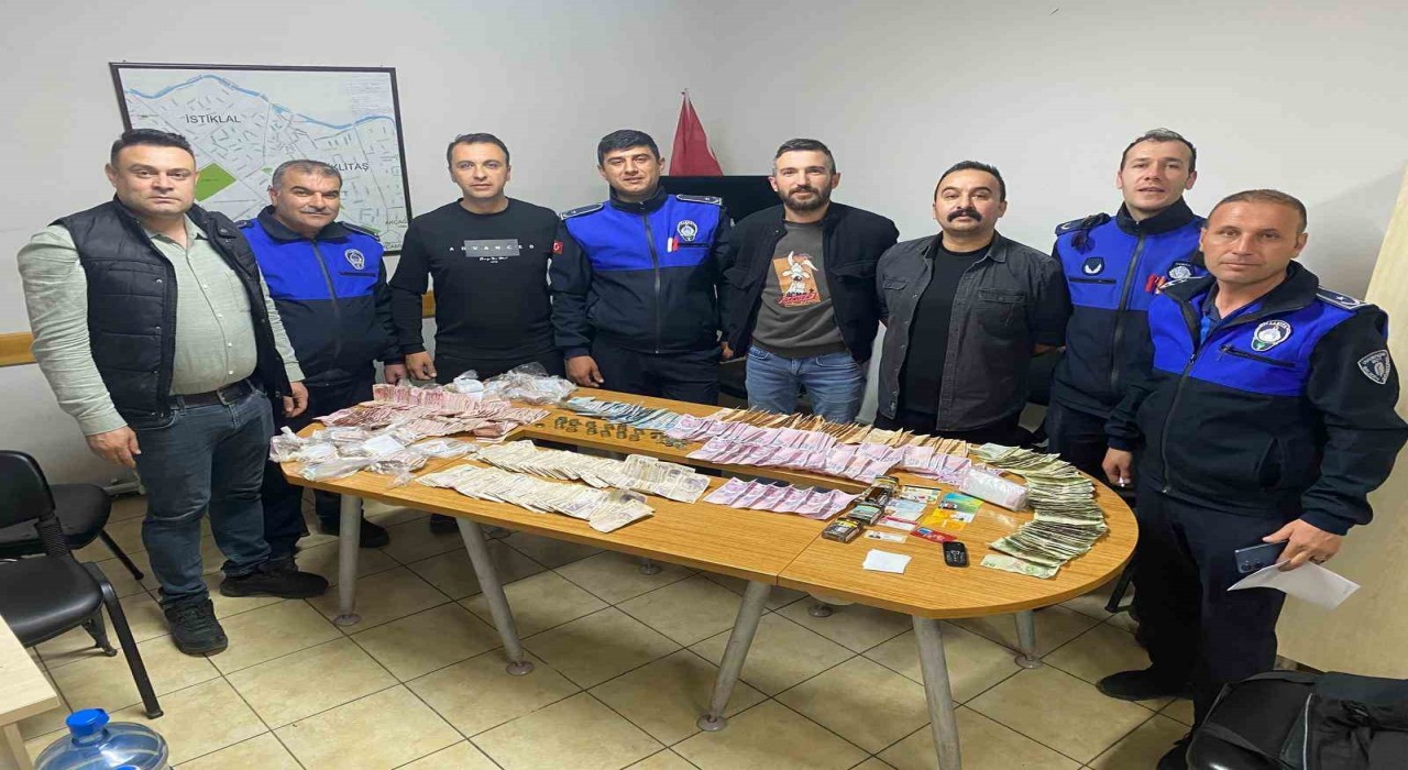 Görme engelli taklidi yapan dilencinin üzerinden 32 bin lira çıktı