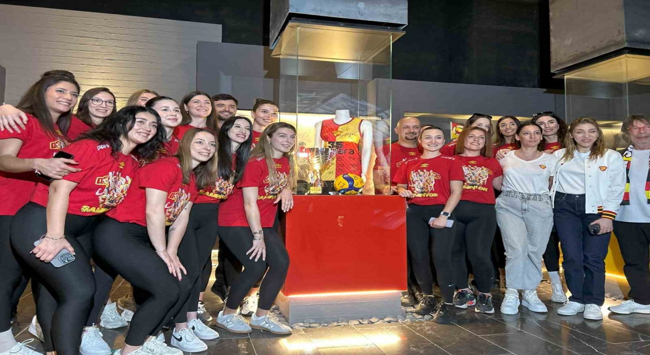 Göztepe Voleybolun kupası, müzesindeki yerini aldı