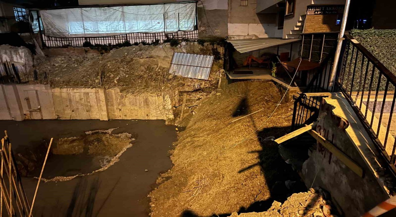 Güngörende 6 katlı binanın bitişiğindeki inşaat alanında toprak kayması yaşandı
