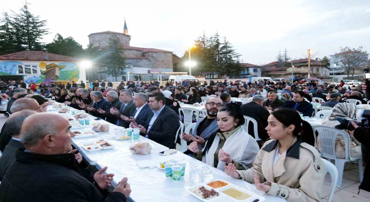 Gürhan Albayrak Çifteler ve Handa ziyaretlerde bulundu