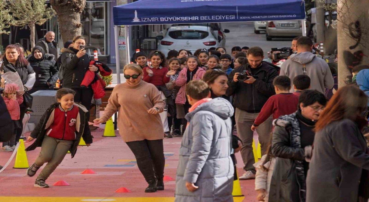Güzel İzmir neşeli çocuklar
