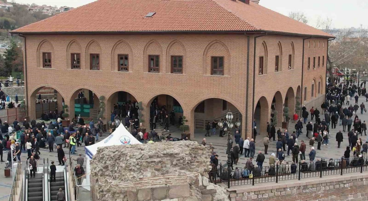Hacı Bayram Camiinde gün boyu yoğunluk yaşanıyor