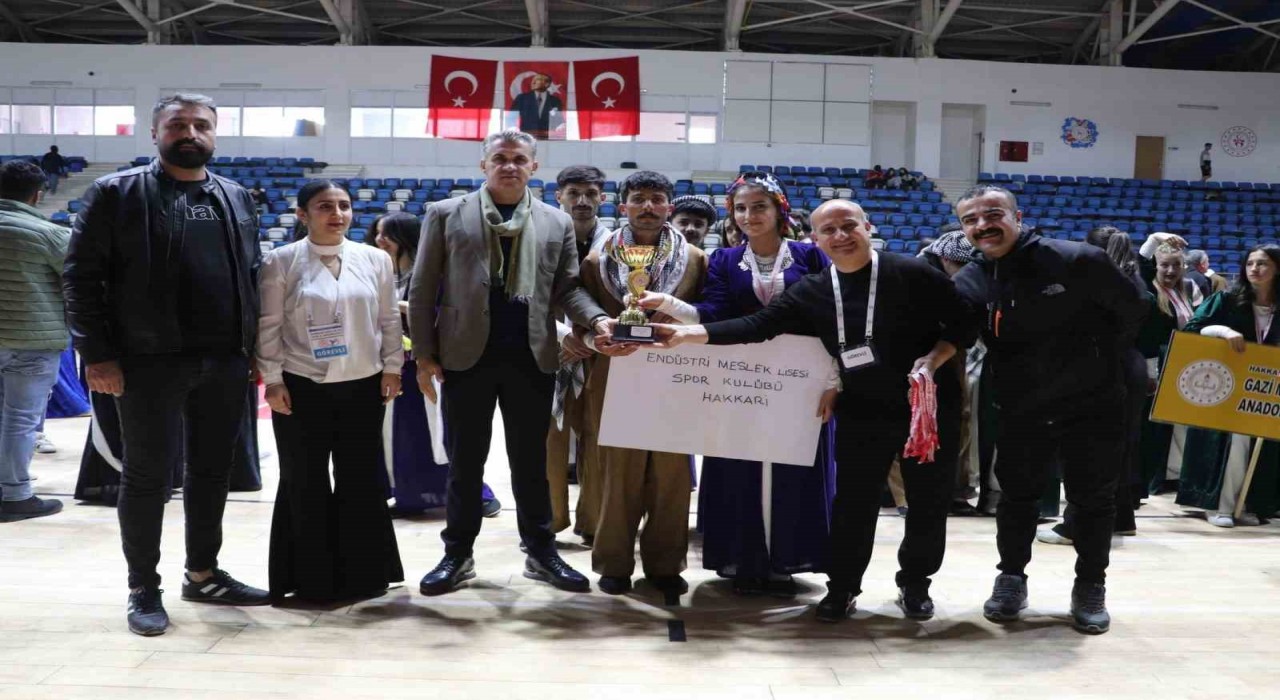 Hakkaride Halk Oyunları İl Birinciliği Yarışması sona erdi