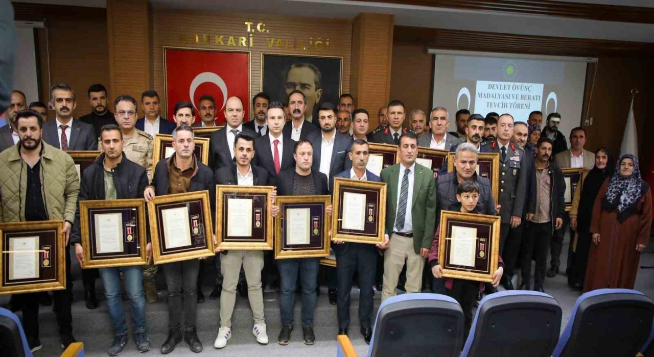 Hakkaride şehit ailelerine devlet övünç madalyası verildi